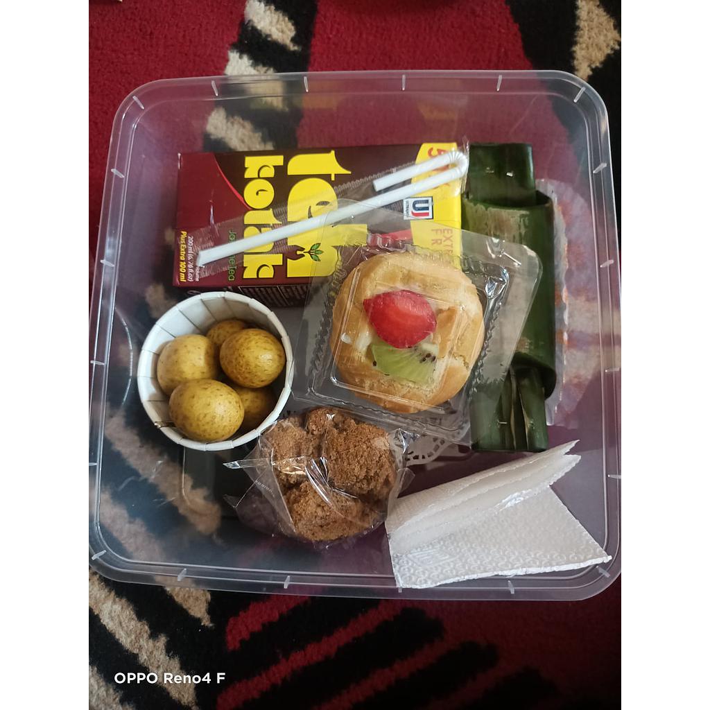 Snack Box Smile Cake &amp; Food