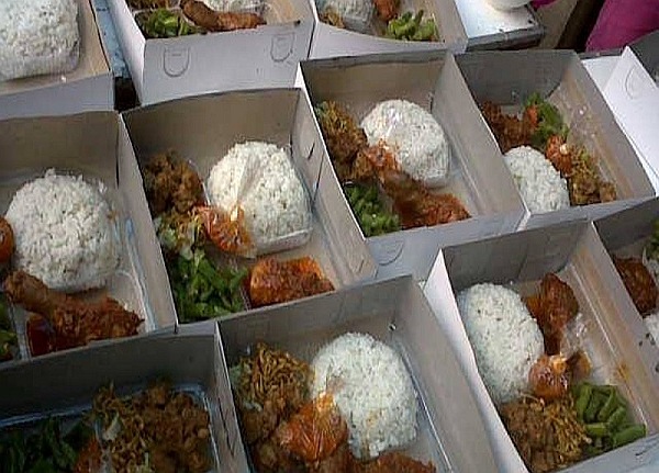 Paket Snack dan Nasi Box