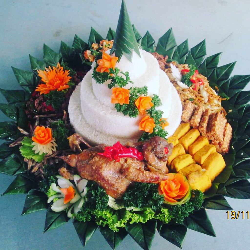 TUMPENG NASI PUTIH