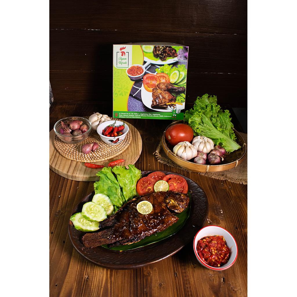 C. Nasi Box Ikan Nila Bakar Madu by Ayam Hijrah