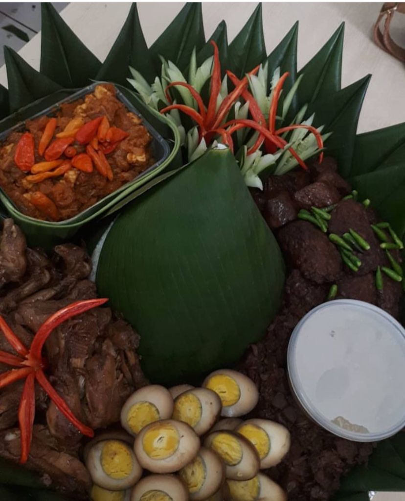 Tumpeng/Tampah Nasi Gudeg Komplit