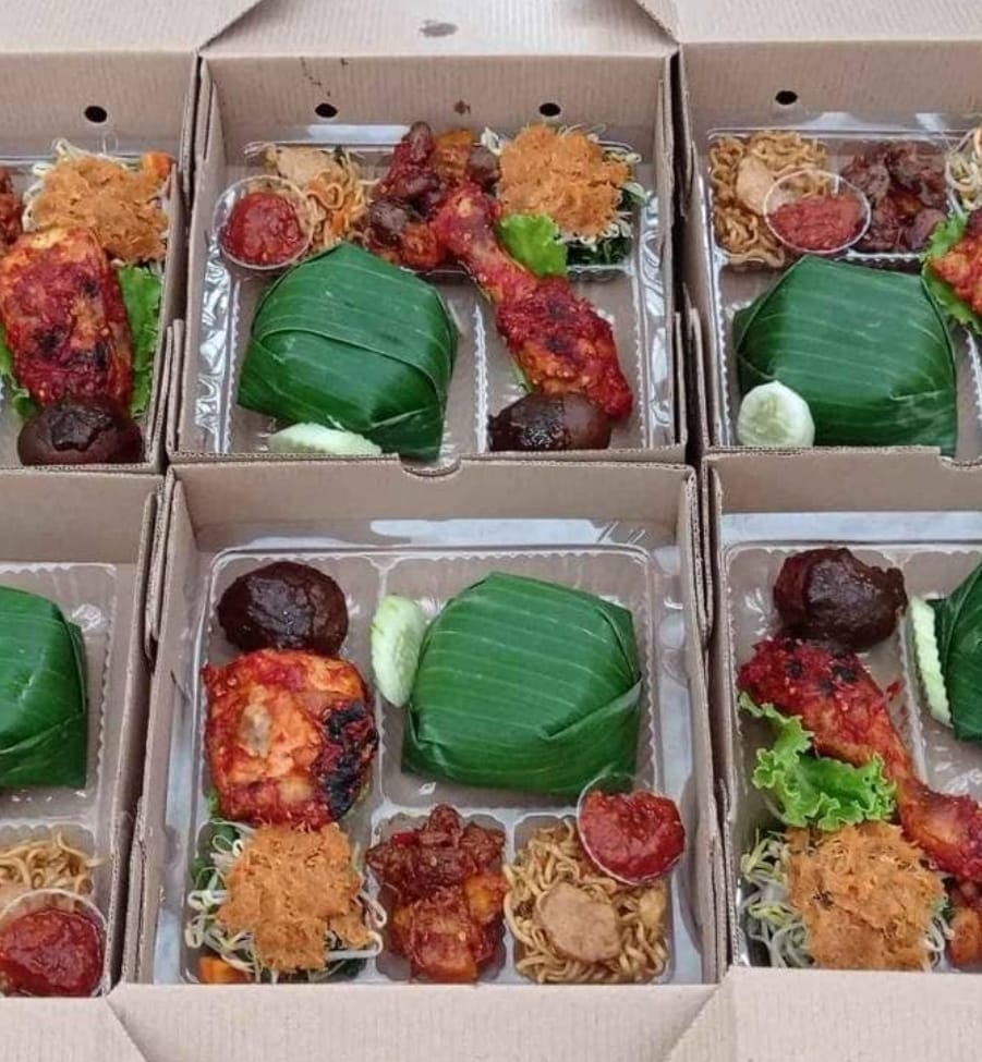 Paket 2 Lunch Box Nadina Cake