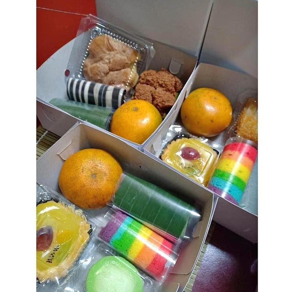 Paket 1 Snack Box Nadina Cake