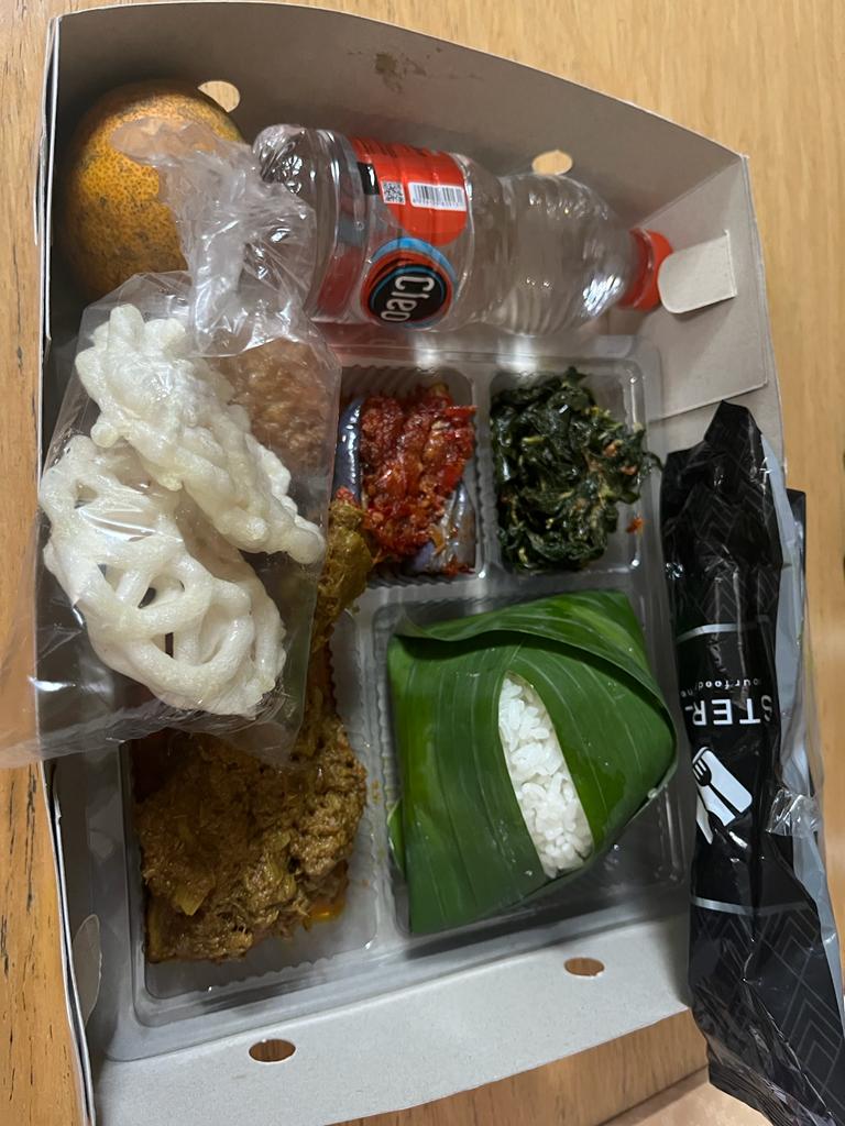 PAKET NASI AYAM KALIO &amp; SNACK