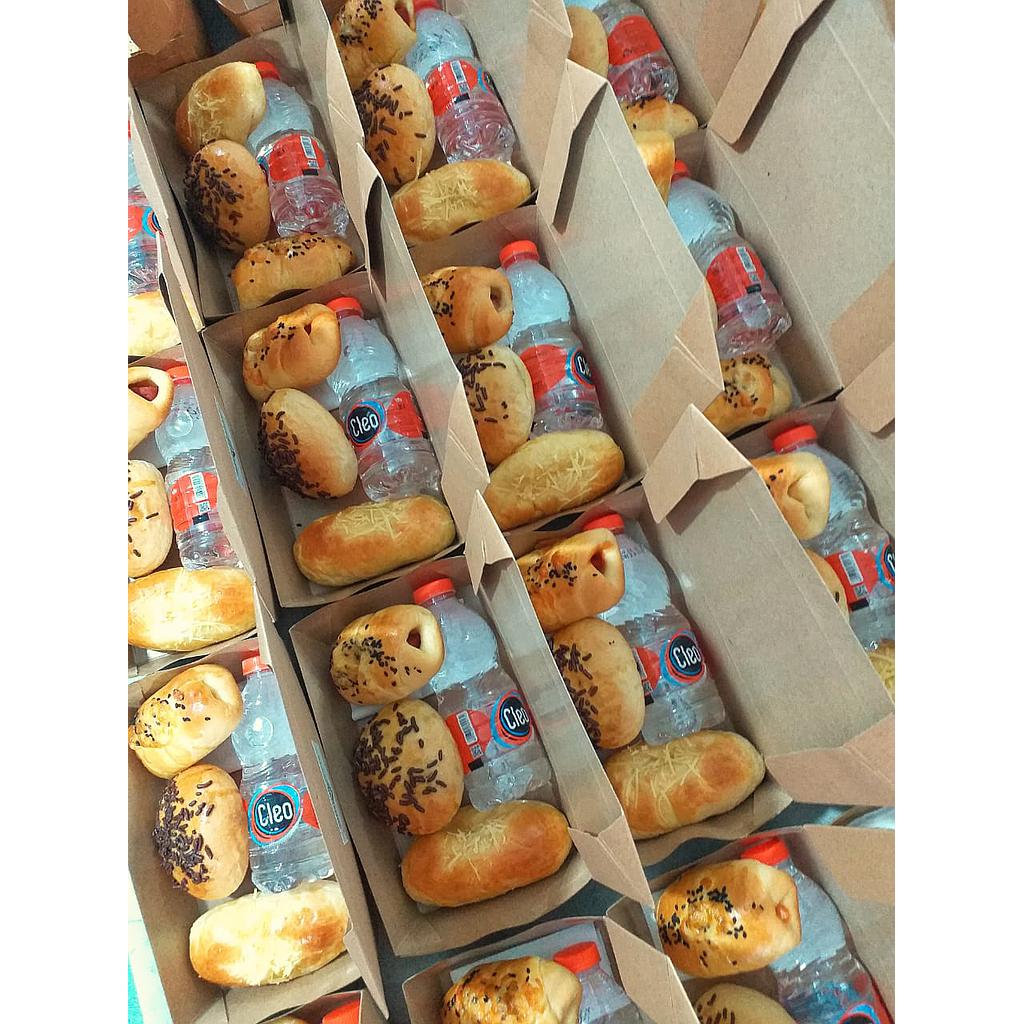 1Paket isi 30 Snackbox Breadventurere