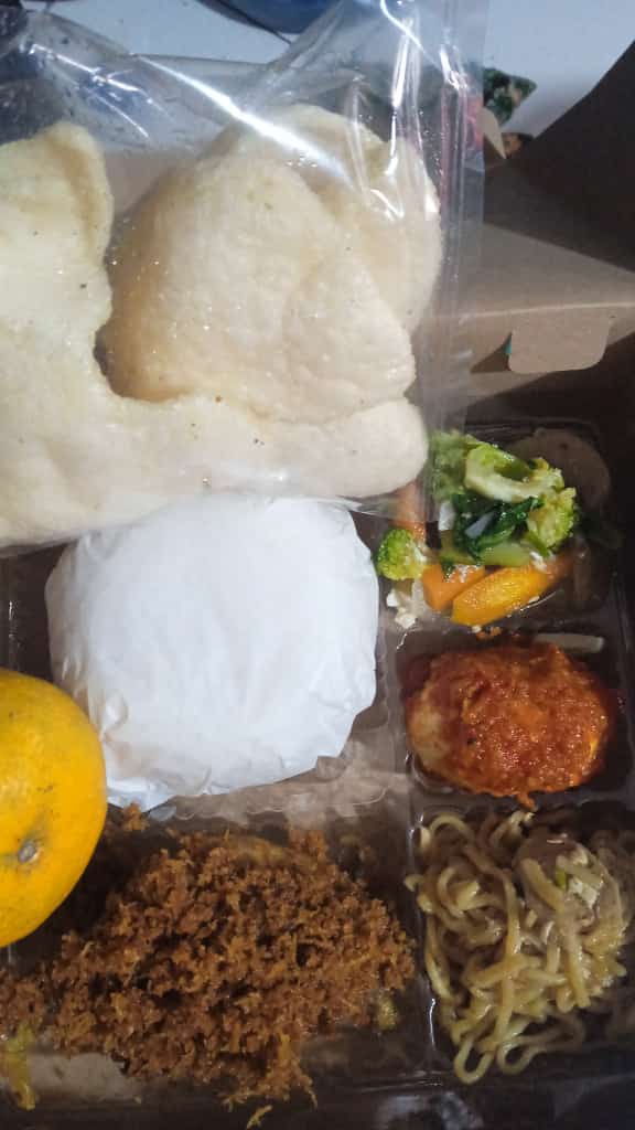 Paket Nasi Ayam Goreng