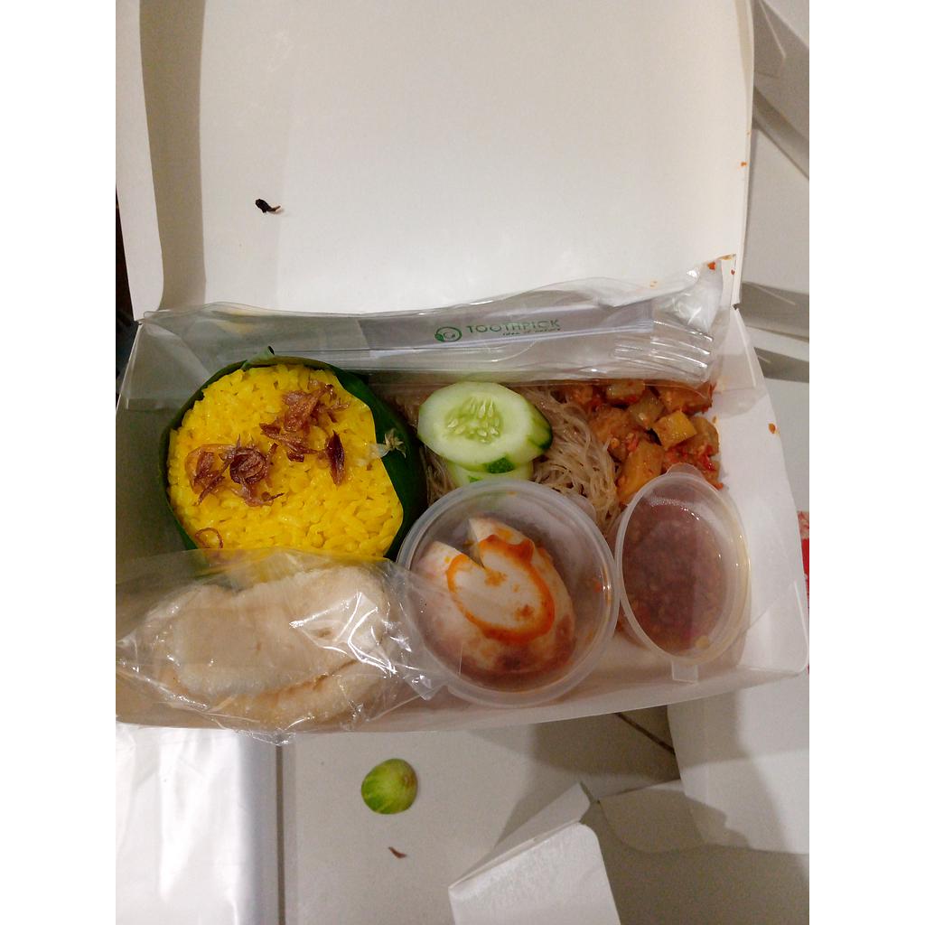 Nasi kuning paket ekonomis