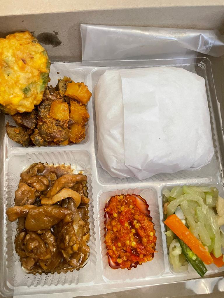 Paket Nasi dan Snack