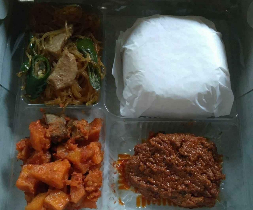 Nasi ayam rendang