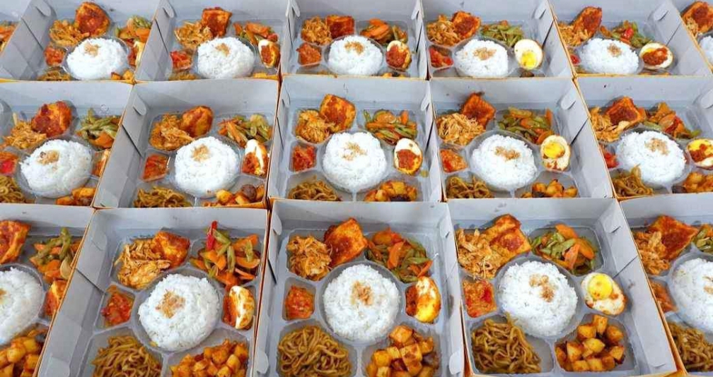 Paket nasi ayam suir