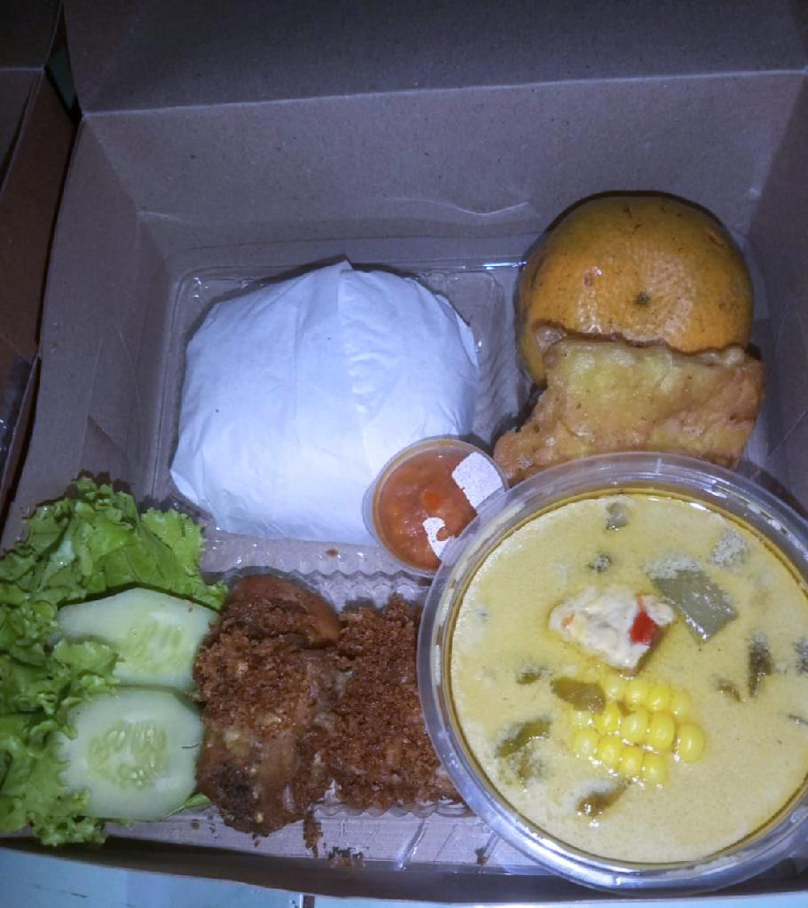 Nasi Box Ayam Serundeng Terap Food