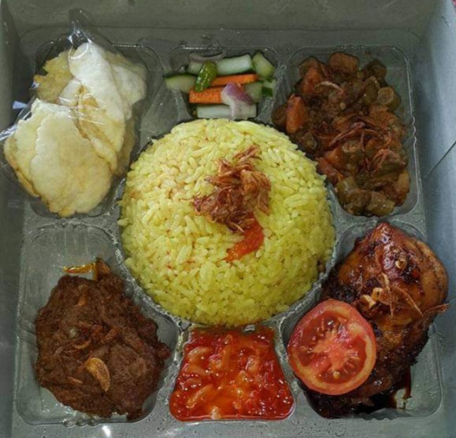 Paket Nasi Kuning