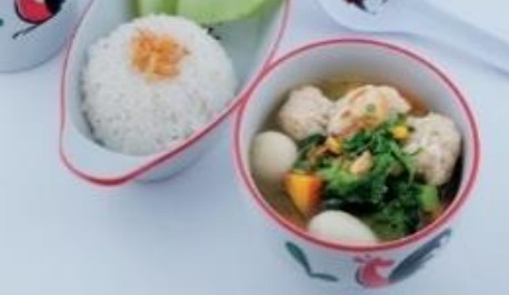 Nasi putih Sup telor puyuh bola tahu ayam