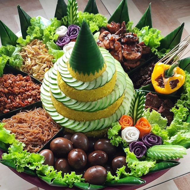 Tumpeng tampah kayu PER 25 PORSI