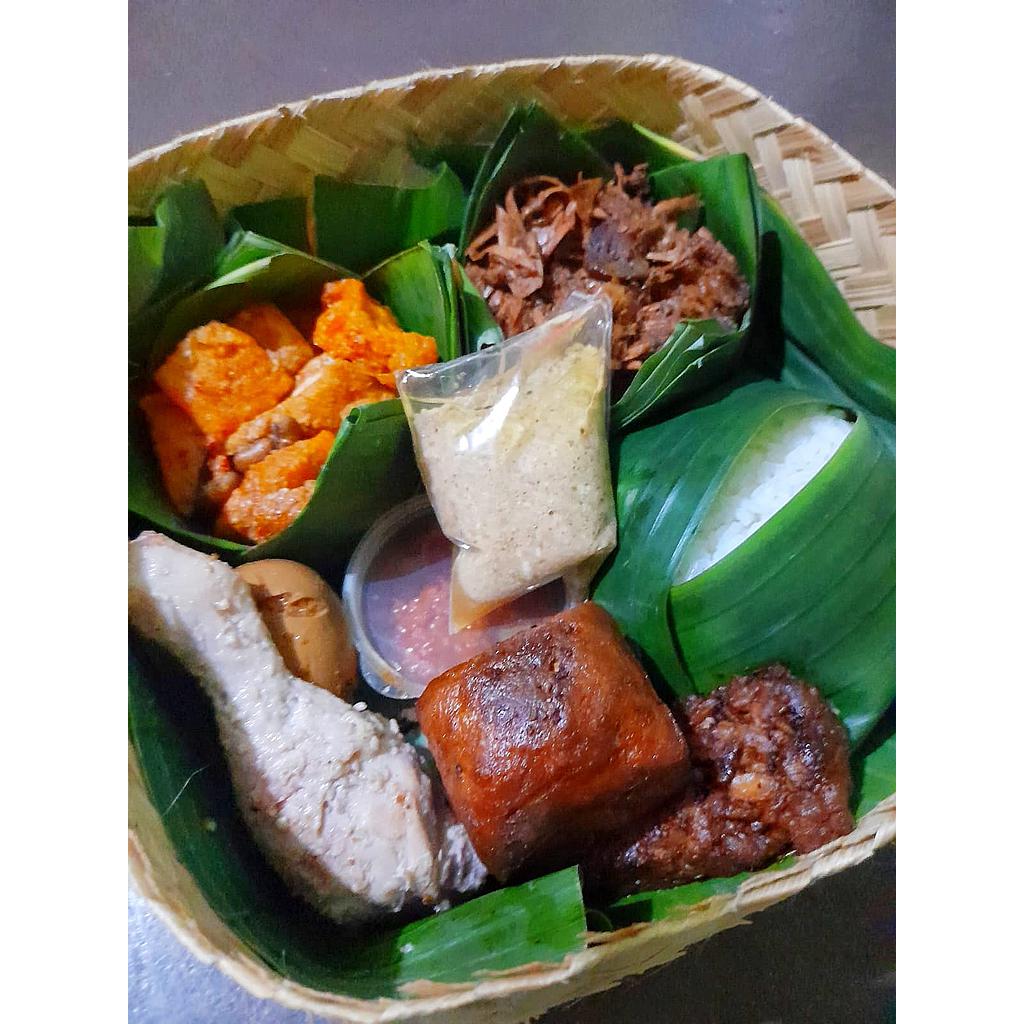 GUDEG KOMPLIT DONAT DOELOE kemasan besek