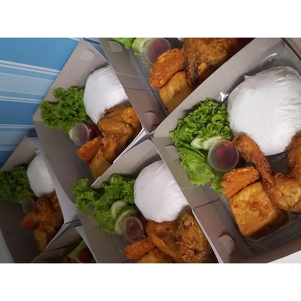 Nasi ayam kremes