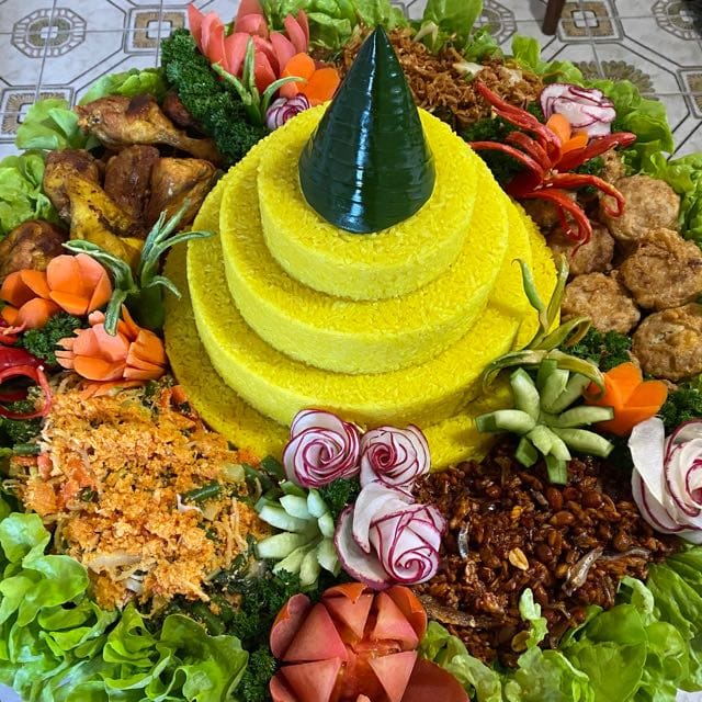Nasi tumpeng