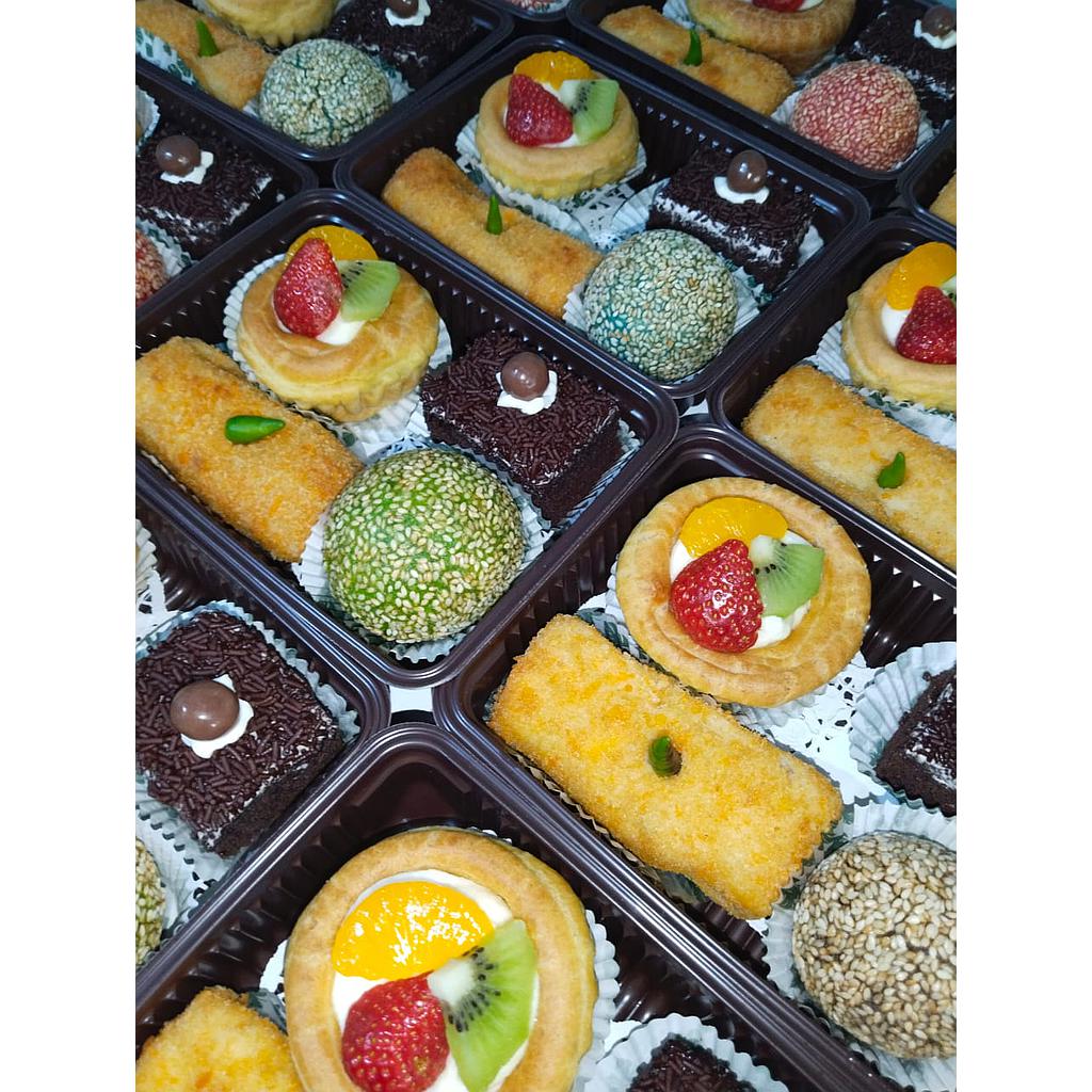 Paket snack box untuk 15 orang - Qinscake