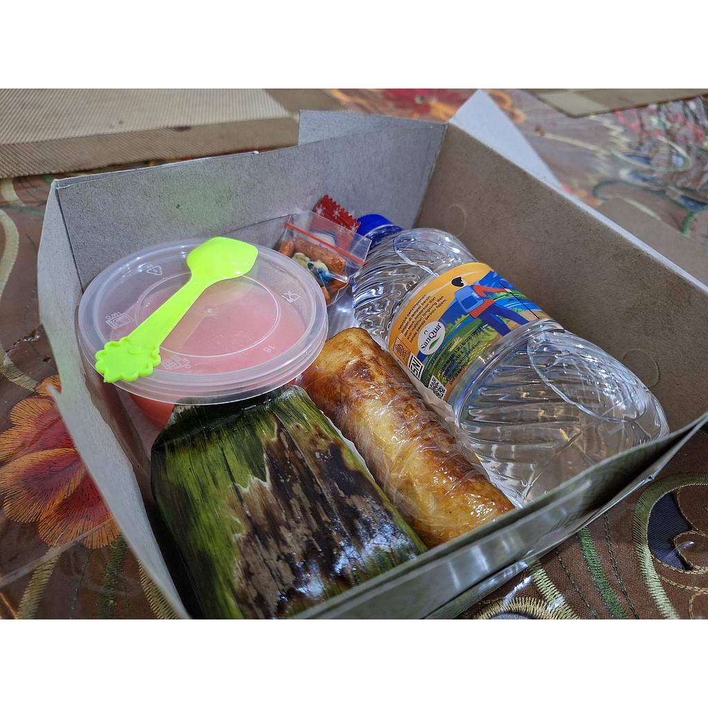 Snack Box dan Nasi Risan Nusantara