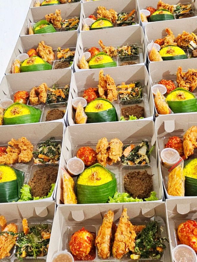 Nasi Kuning Box Komplit  ANGELICA CAFE