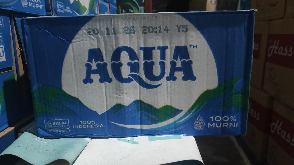 Air mineral AQUA gelas (240 ml)