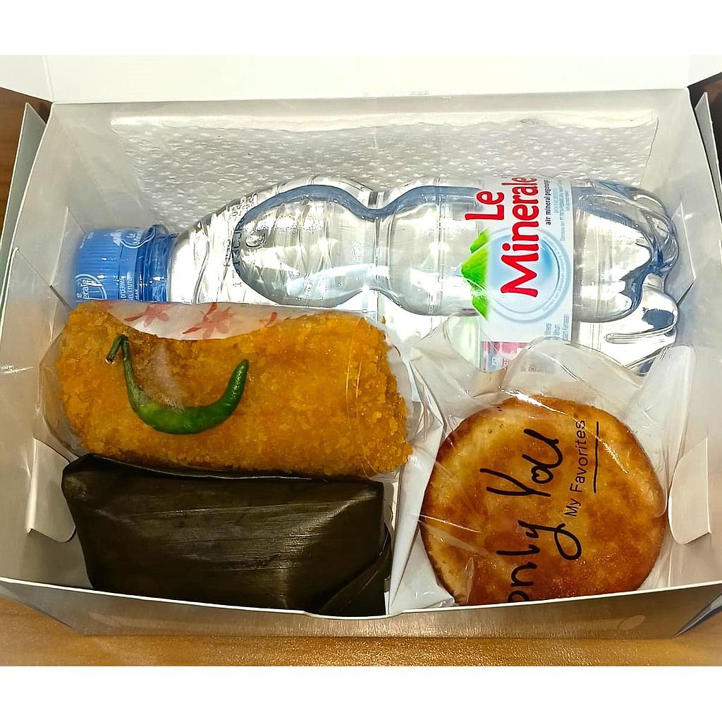 Snack Box SR 1 (Arem-arem Lontong, Risol Ragout , Wingko  dan Air mineral)