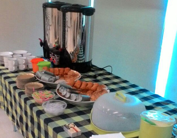 Fahira Catering Snack Serve