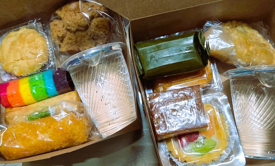 LAYYANA                             SNACK BOX ISI 6