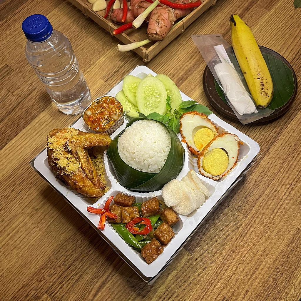Paket Nasi Box Ayam Kremes Sambal Korek