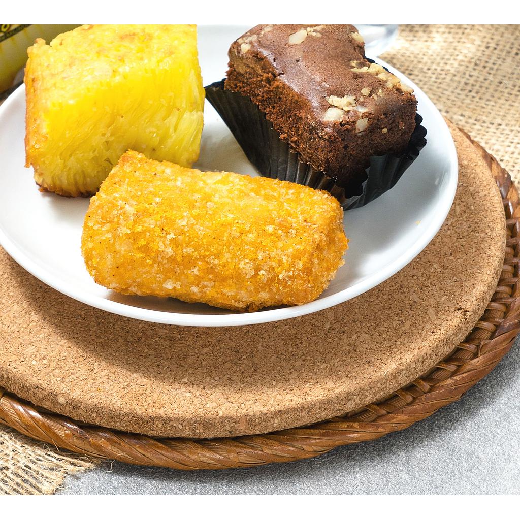 Snack Box D (Bika Ambon, Choco Brownie, American Risol, Air Mineral)