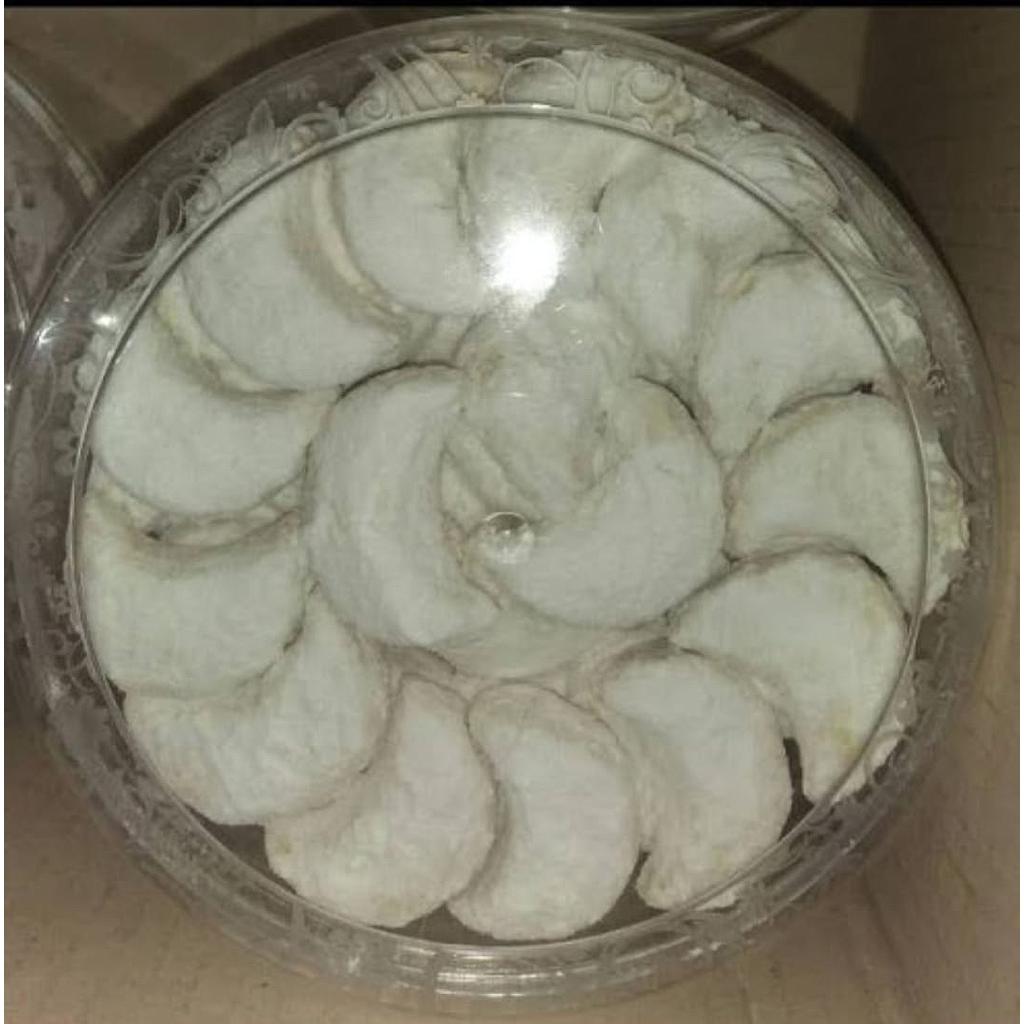 PUTRI SALJU