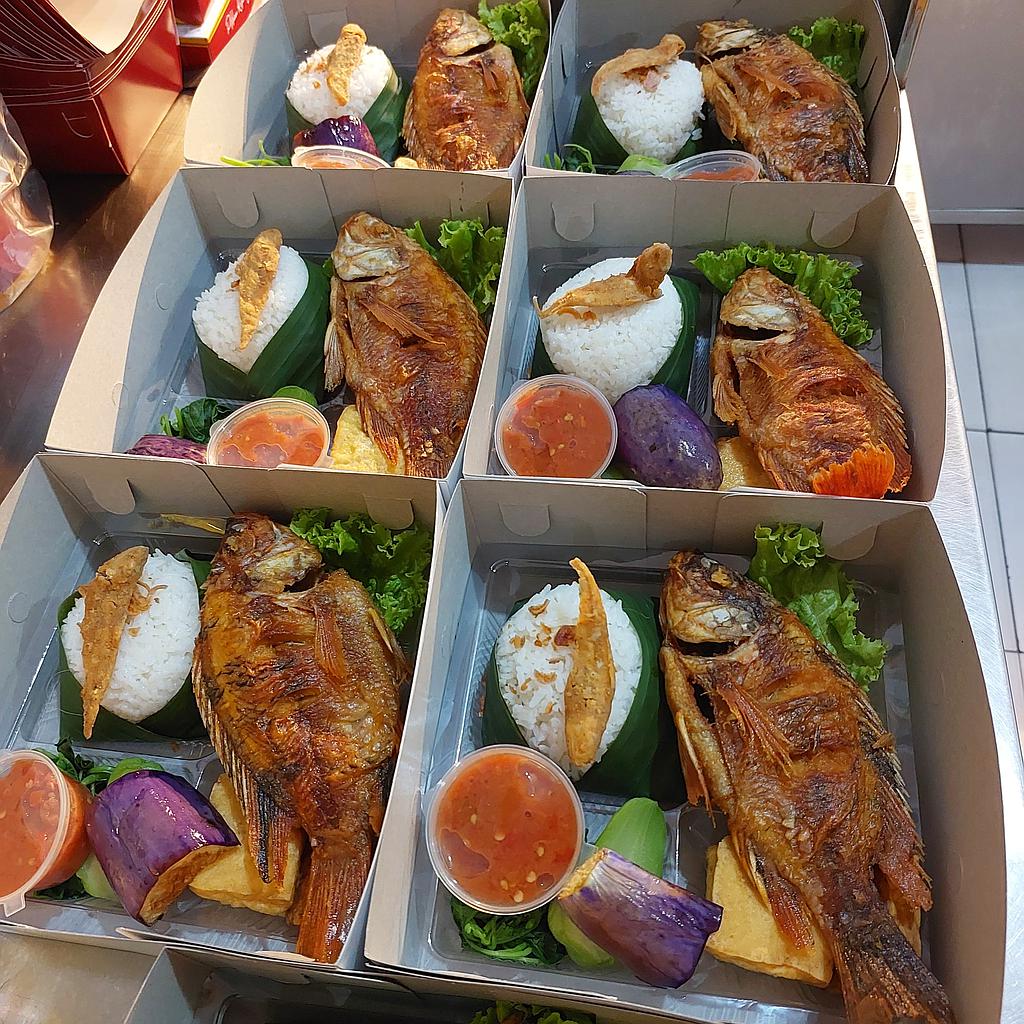 Nasi Tempong Magenta