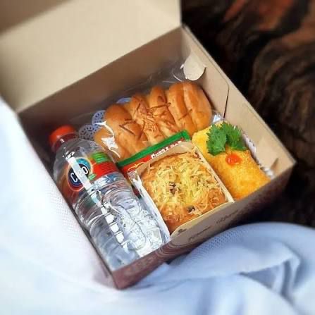 PAKET SNACK BOX BY DAPUR DEVANKA