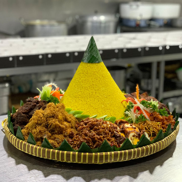 Tumpeng Nasi Kuning Jumbo