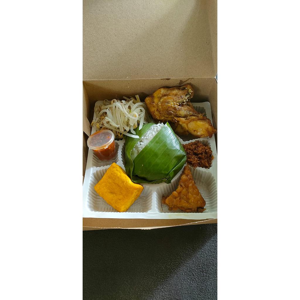 Nasi timbel, ayam goreng, tahu,tempe, urap sayuran, sambal