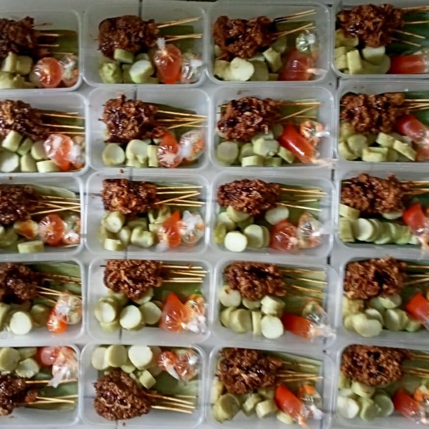 Paket Sate Ayam dan Lontong Kanti's Kitchen