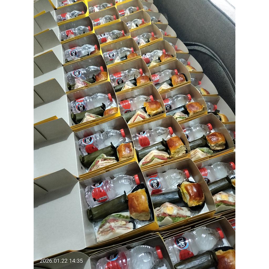 Paket snack dan nasi box