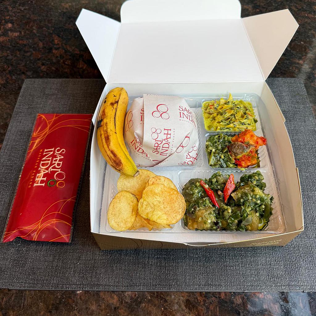 Paket Nasi Box + Snack Box Sari Indah Masakan Padang (Kikil Cabe Ijo)