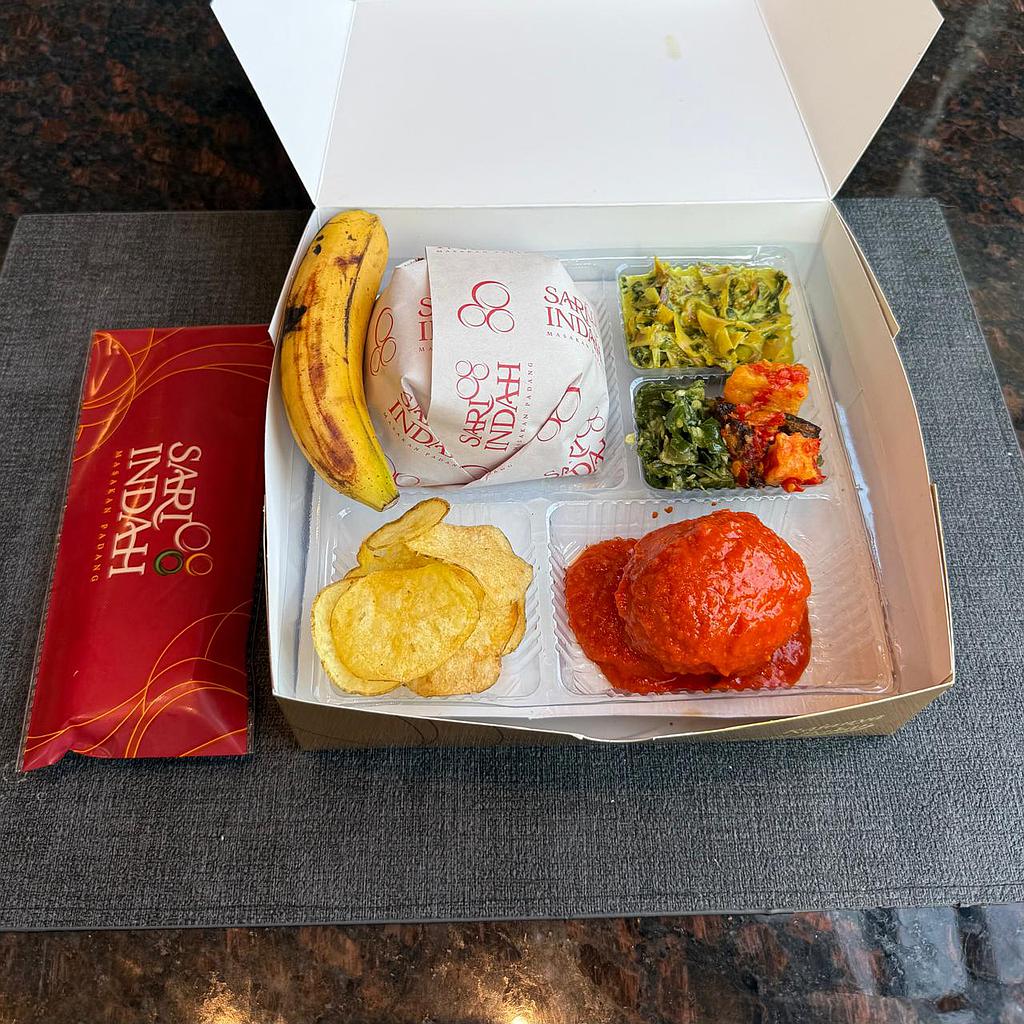 Paket Nasi Box + Snack Box Sari Indah Masakan Padang (Telur Balado)