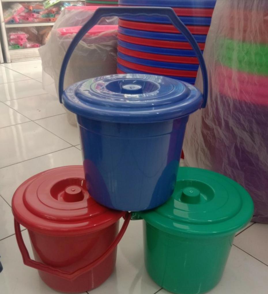 Ember Plastik Tutup 16 liter