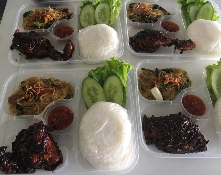 Nasi Box Utami 1 (Ayam Bakar,Ikan Dori,Sambel Goreng Kentang Ati)