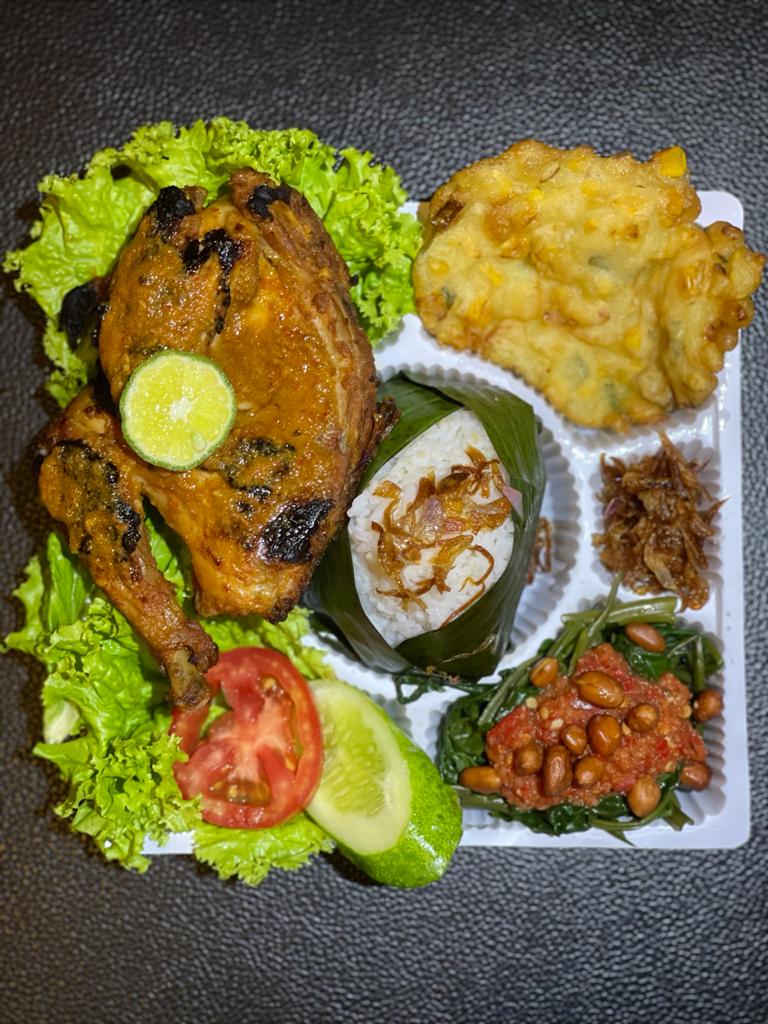 Paket Ayam Bakar Taliwang 1/2 Ekor (Pejantan) by Masakan Ibuku