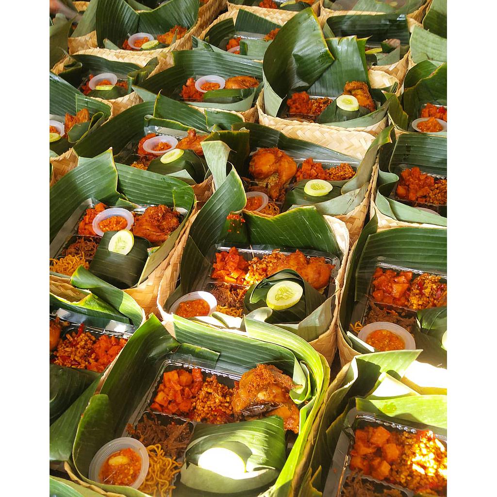 Paket nasi kumplit
