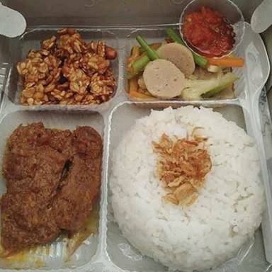 Nasi Box paket daging rendang, harga 47000