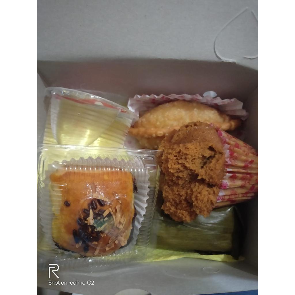 Snack Box Azlyn Cake