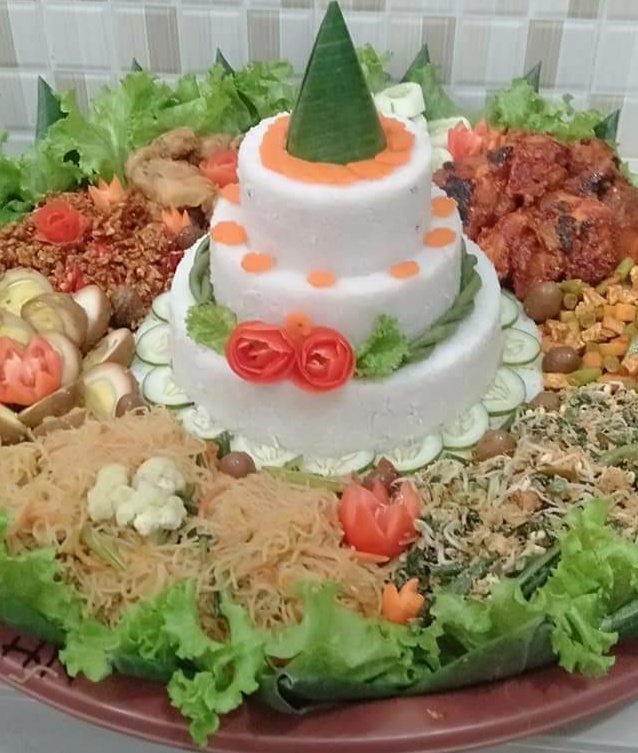 Nasi Tumpeng sedang