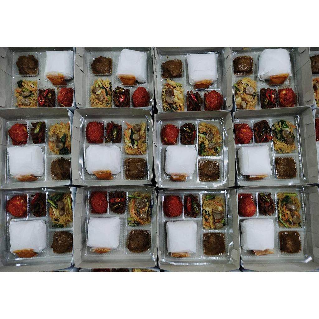 Sanny Culinary Nasi Box 8 (Semur Daging &amp; Telur Balado)