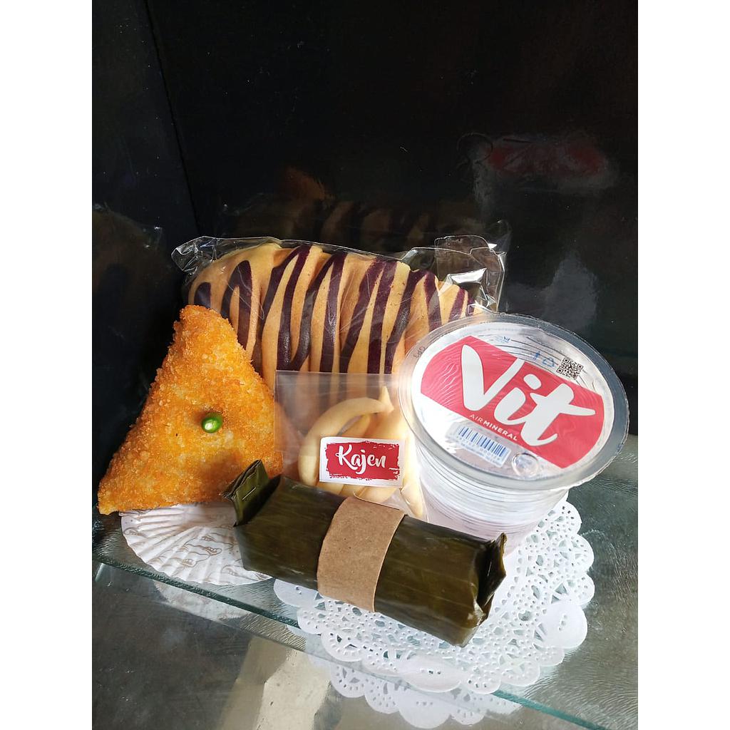 INDOKITCHEN  snack box 4 harga 18K