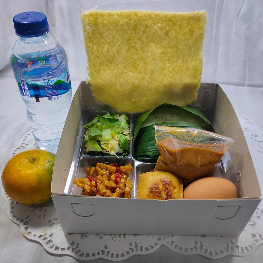 Nasi Pecel + Telor dan Tahu Bacem