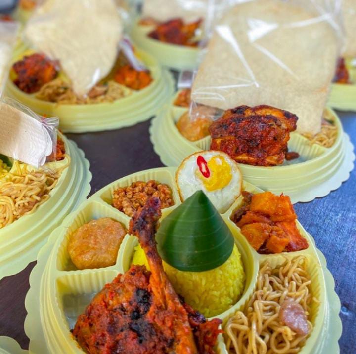 Tumpeng Mini Ayam Besar baba (Baba Bakery)